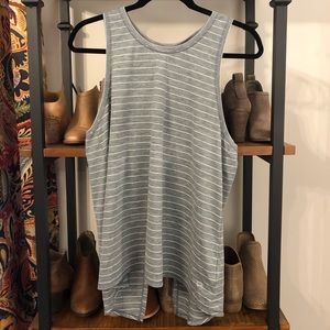 GapFit Breathe Tie-Back Workout Tank